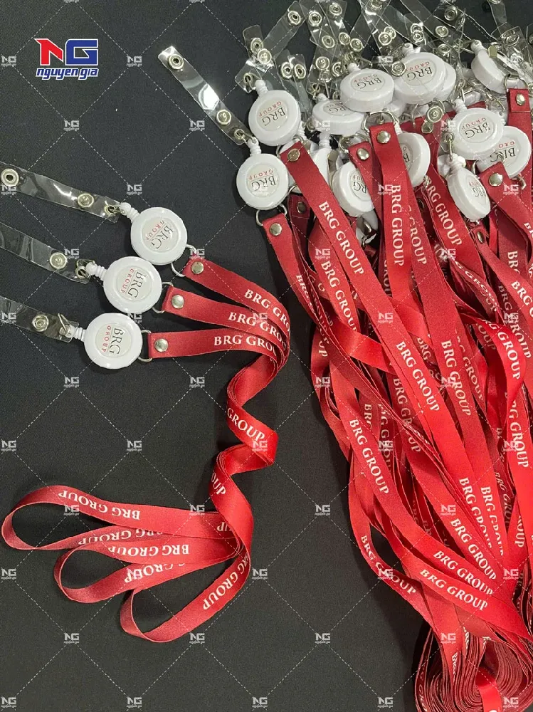 in thẻ nhựa nhân viên